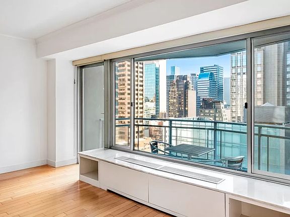 4th image of 118 E 60th St #26AH