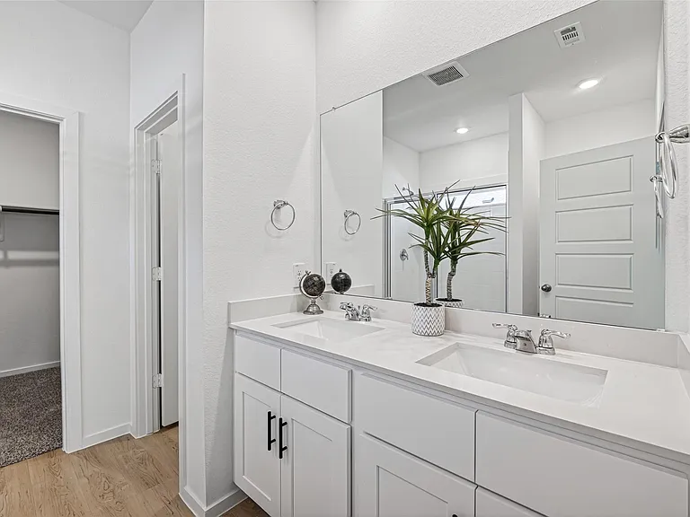 407 Robin St — Photo 34