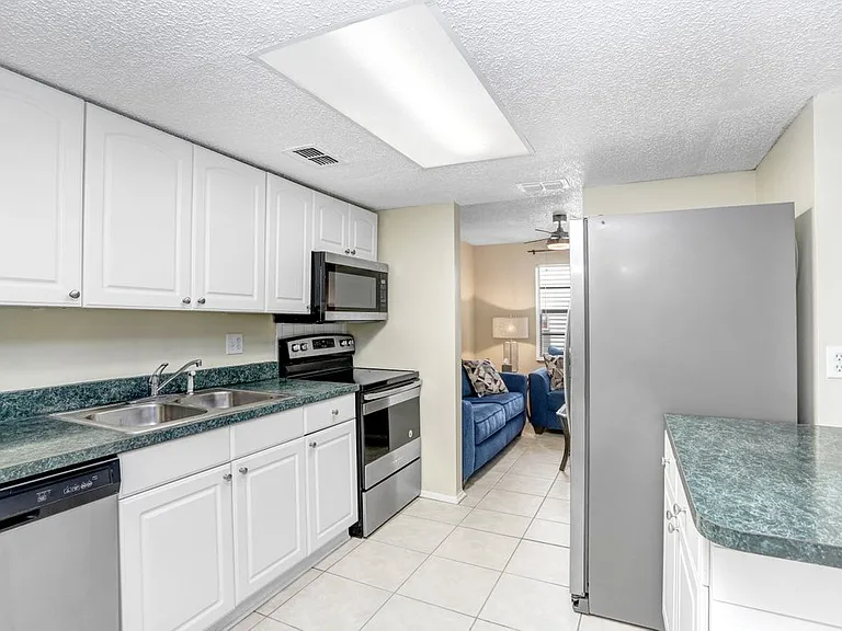 134 Sycamore Ln #F — Photo 10