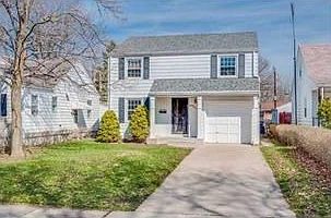 2nd image of 2110 Parkview Pl