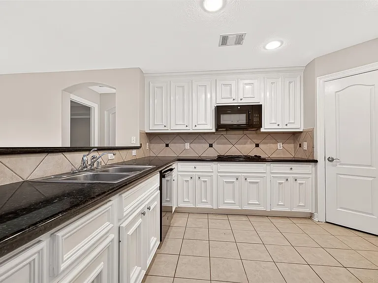 127 Monterrey Rd W — Photo 19