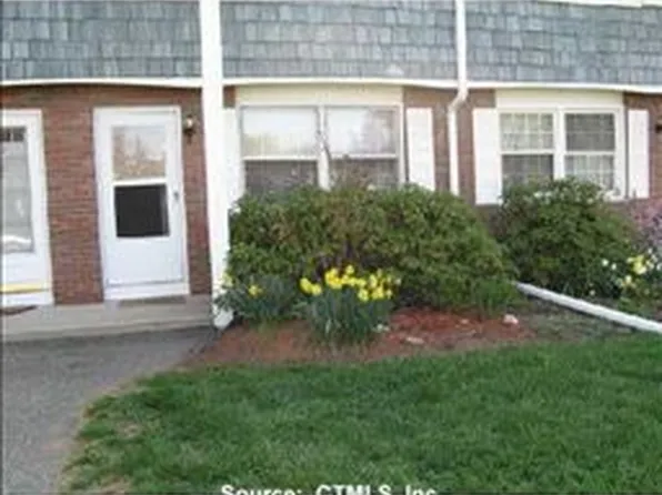 25 Riverside Dr, Clinton, CT 06413