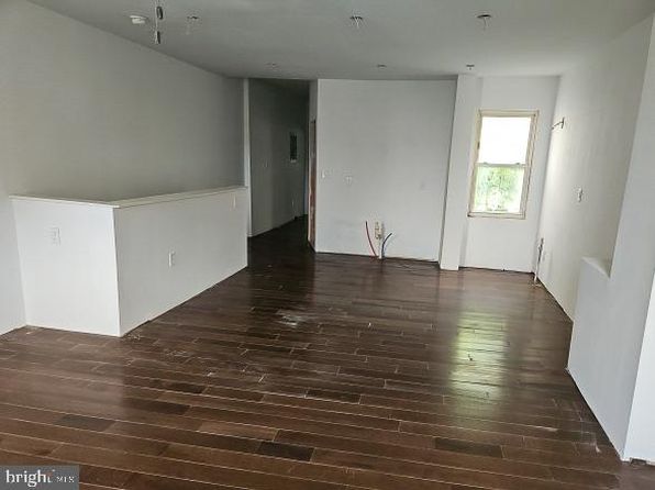 philadelphia-pennsylvania-165126772 picture