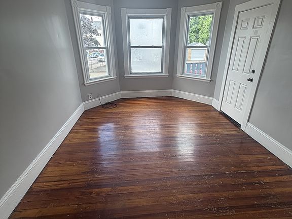 5th image of 82 Ruth St #1W