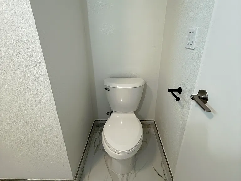 3010 Montrose Ave #29 — Photo 31