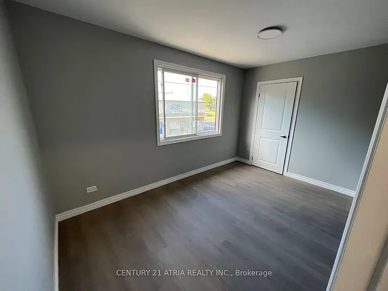 757 Lock St #UPPER — Photo 2