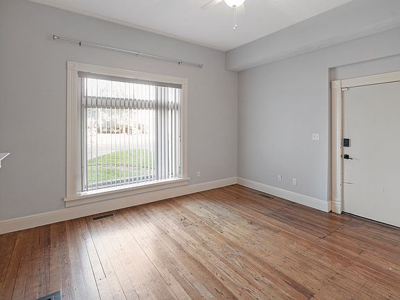 3rd image of 500 W Saint Catherine St #1