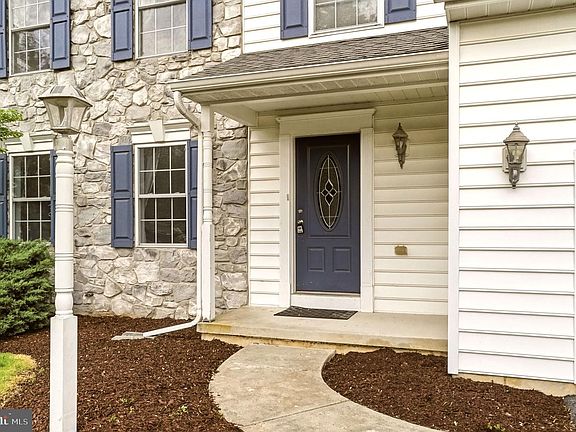 4th image of 608 Redwood Dr