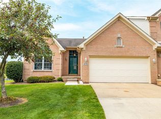 23776 W Lake Cir, Trenton, MI 48183