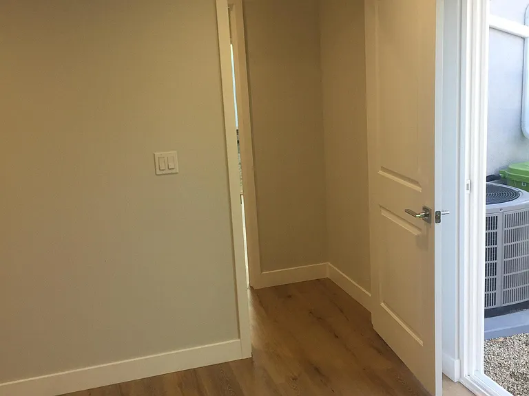 6431 Gentry Ave — Photo 11