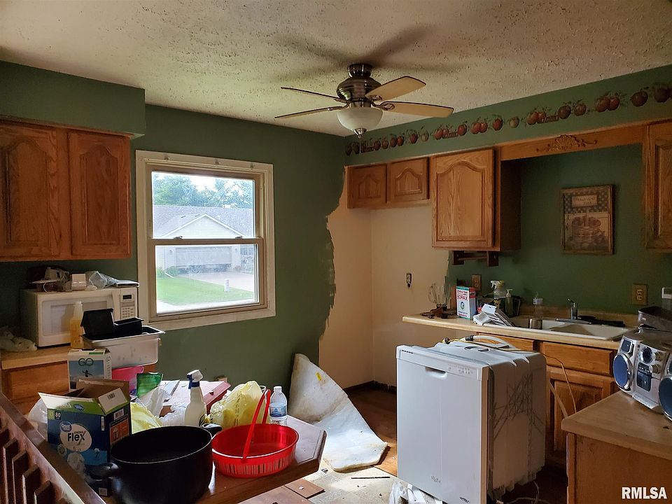 2nd image of 1419 N Zenith Ave
