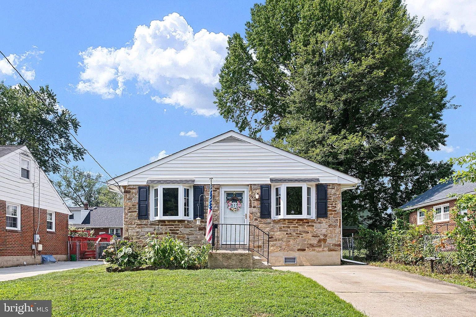 322 New York Ave photo 1