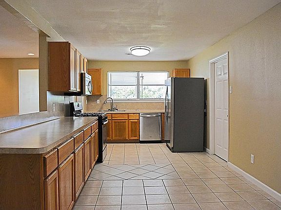 3rd image of 503 S Burnett Dr