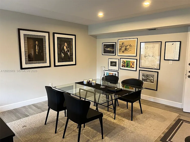 1400 Saint Charles Pl #323 — Photo 3