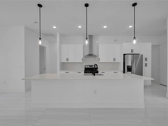 4th image of 804 Oakridge Ave S