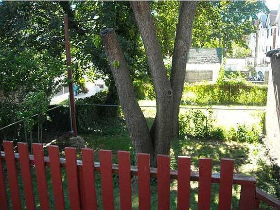 5th image of 108 Abbott St