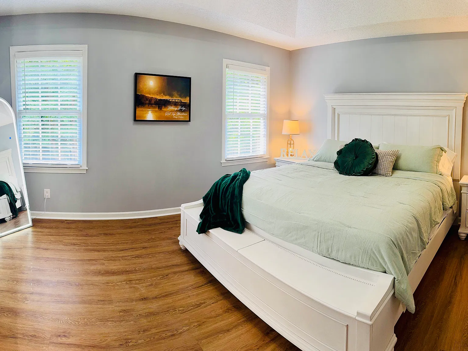 4 bed, 2300 sqft, $2,400 — Photo 4