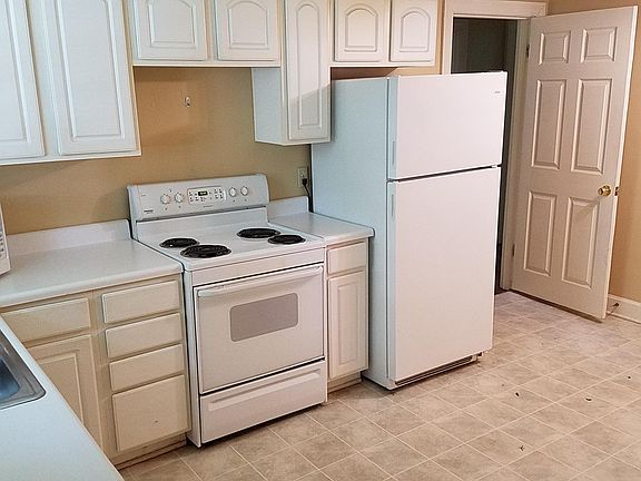 Kitchen with Breakfast Area