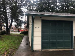 998 N Cloverleaf Loop, Springfield, OR 97477