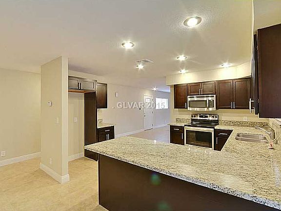 5th image of 2110 Mariposa Ave