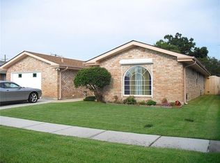 717 Deerfield Rd, Gretna, LA 70056