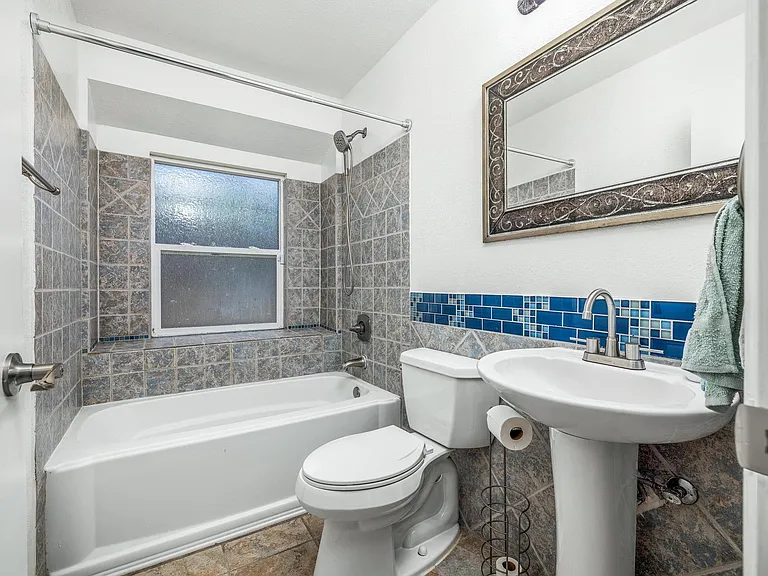 131 Mulholand Dr — Photo 11