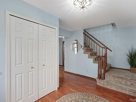 2nd image of 450 Timberline Dr