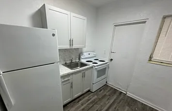 Studio, 500 sqft, $1,350 — Photo 2