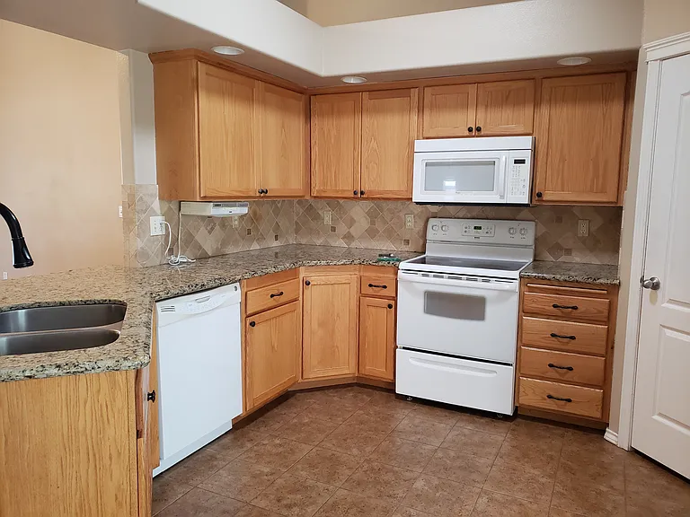 4228 E Stonebridge Dr — Photo 2