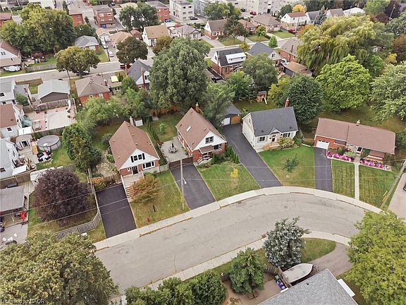 5th image of 42 Delevan Cres