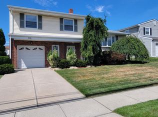 646 Franklin Dr, Perth Amboy, NJ 08861