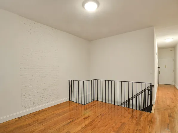 321 West 47th Street image 2 of 7