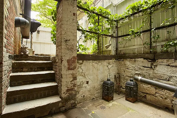 Rented by Compass | media 21