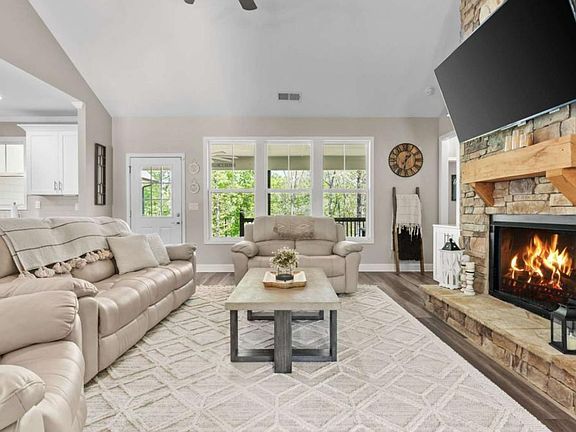 3rd image of 7 Moss Creek Dr