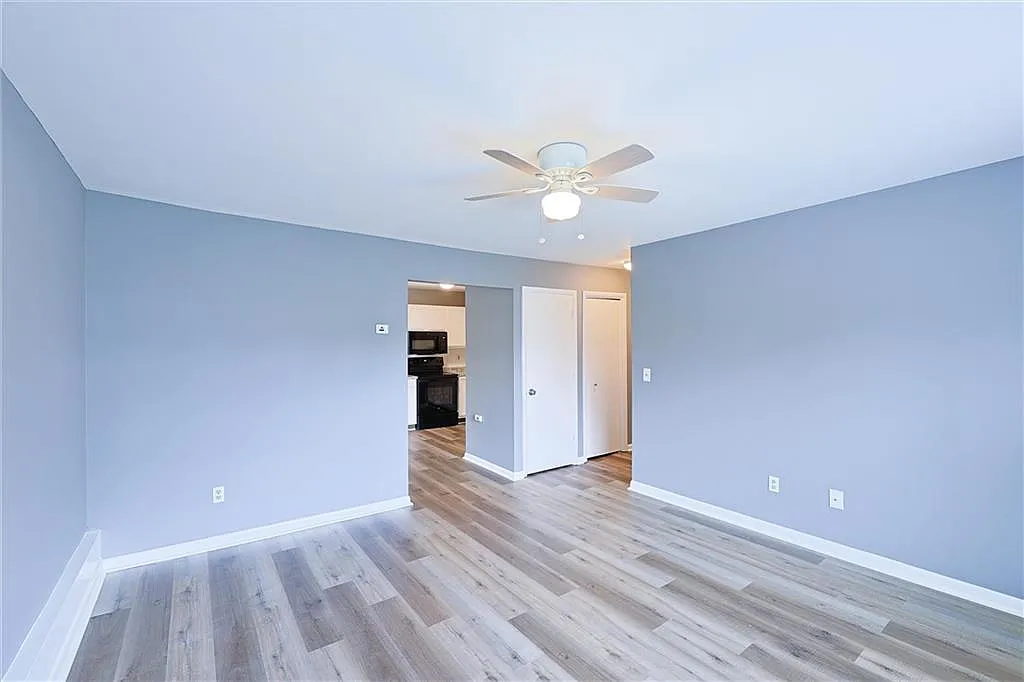 1 bed, 920 sqft, $1,900 — Photo 4