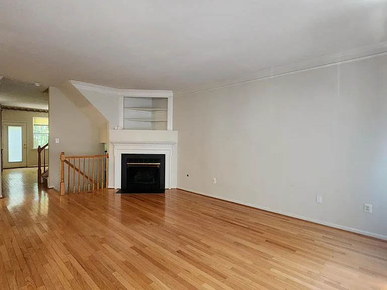 7719 Sullivan Cir — Photo 2