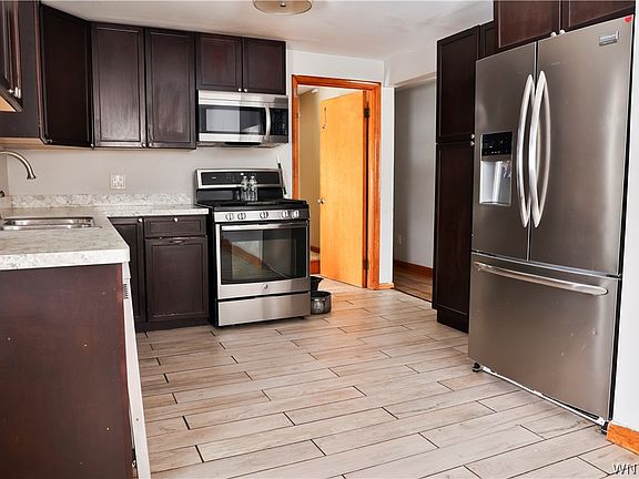 4th image of 41 Aurora Ave