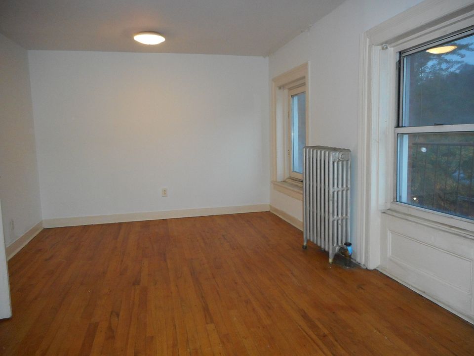 1st image of 223 Dekalb Ave APT 3