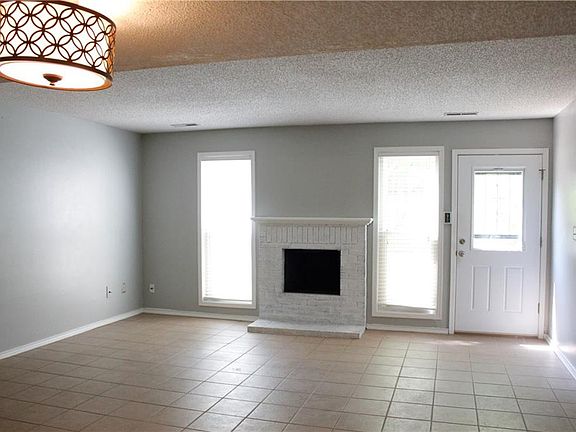 2nd image of 1931 N East Oaks Dr