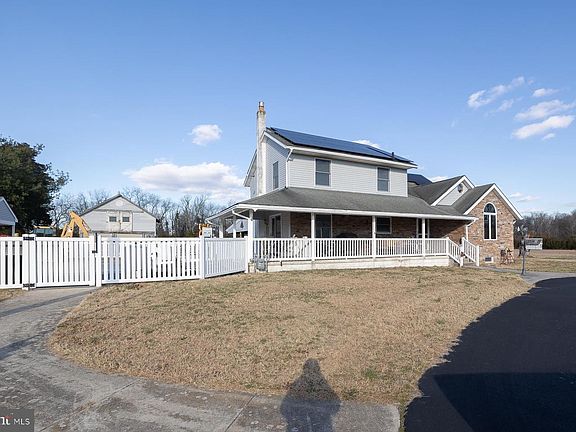 3rd image of 580 Forest Grove Rd