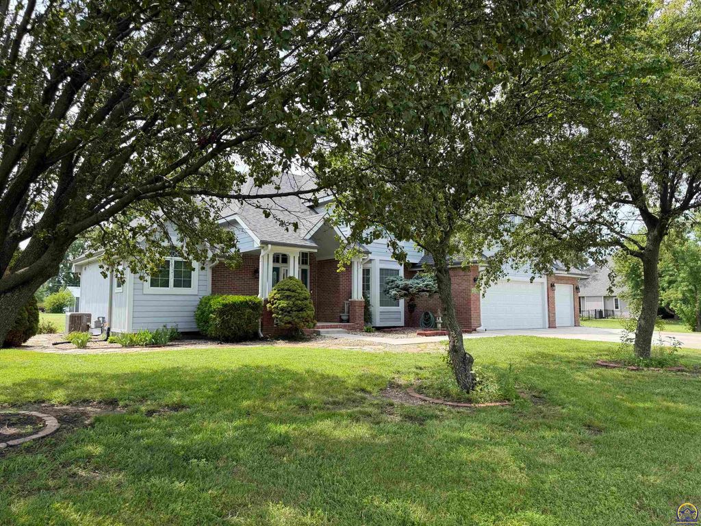 2027 SW West Trail Rd, Topeka, KS - View 2
