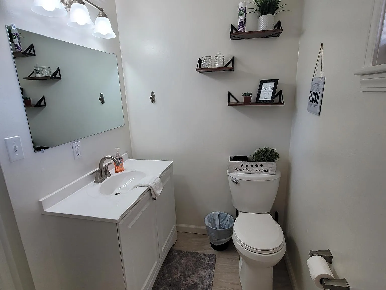 1598 E 59th Pl — Photo 4