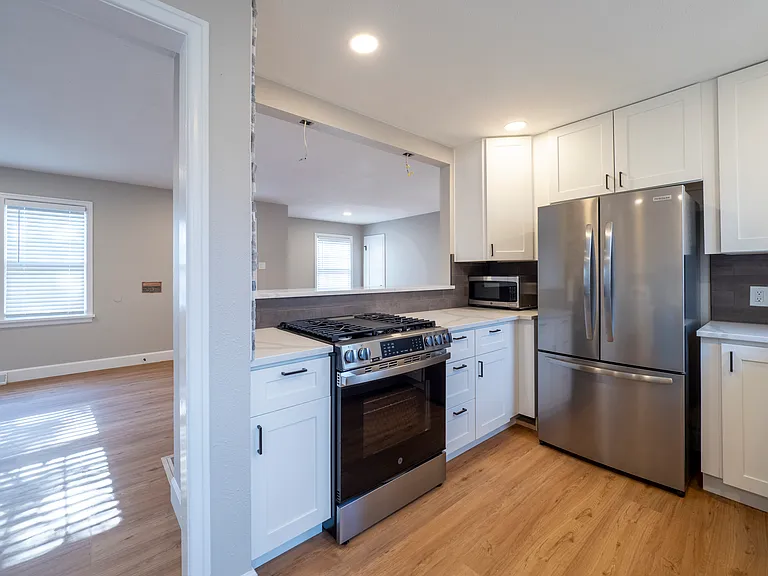 2880 Oneida St — Photo 2