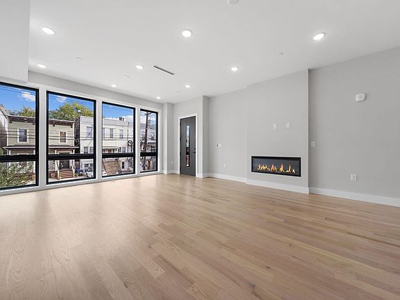 5th image of 373 New York Ave Floor 2