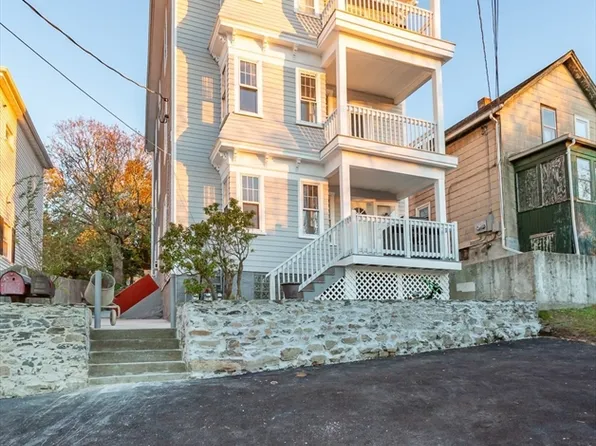 469 N Underwood St, Fall River, MA 02720