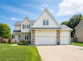 9504 NW Newgate Dr, Johnston, IA 50131