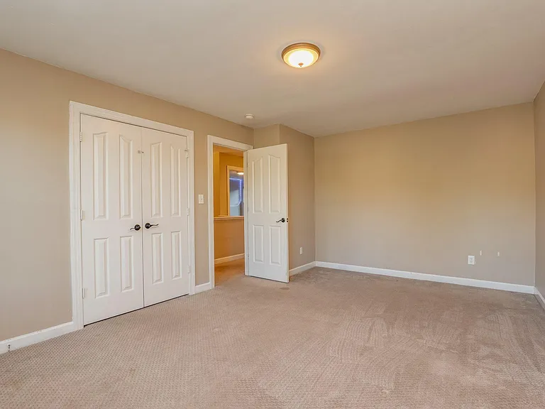 800 Sherrard Ct — Photo 31
