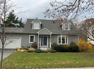 89 Nottingham Ln, Burlington, VT 05408