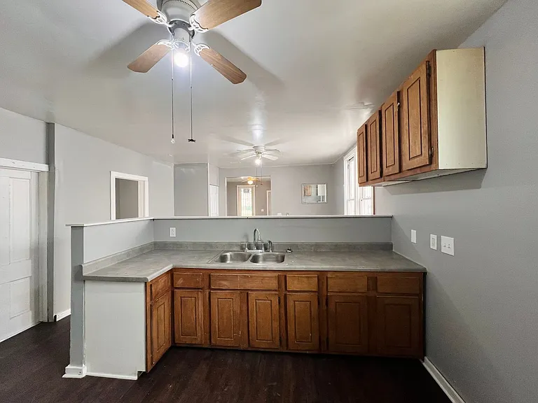 1037 Orchard St — Photo 7