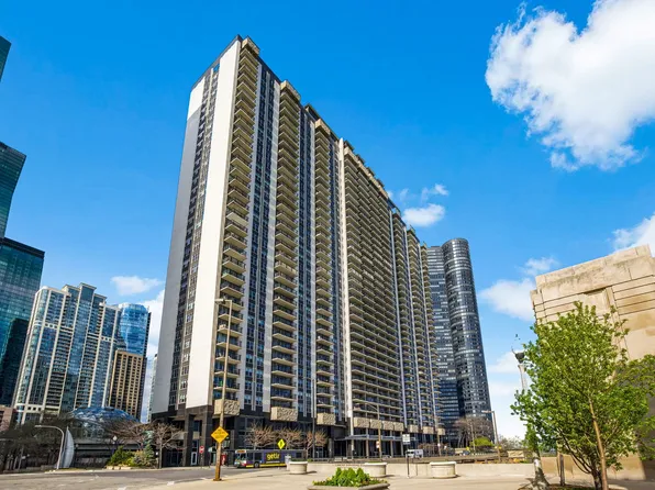 400 E Randolph St #3903-01, Chicago, IL 60601